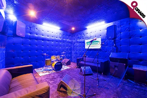 For QR500 Rent a Private Party Space which Accommodates 20 to 30 People - Choose from Indoors OR Outdoors! (QR1000 Value)